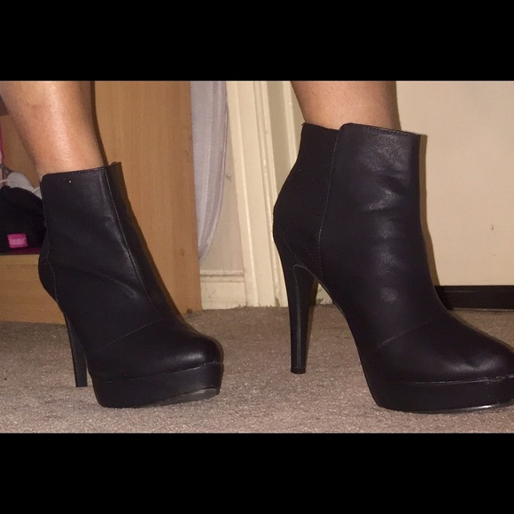Matte black leather ankle booties! - Picture 2 of 4